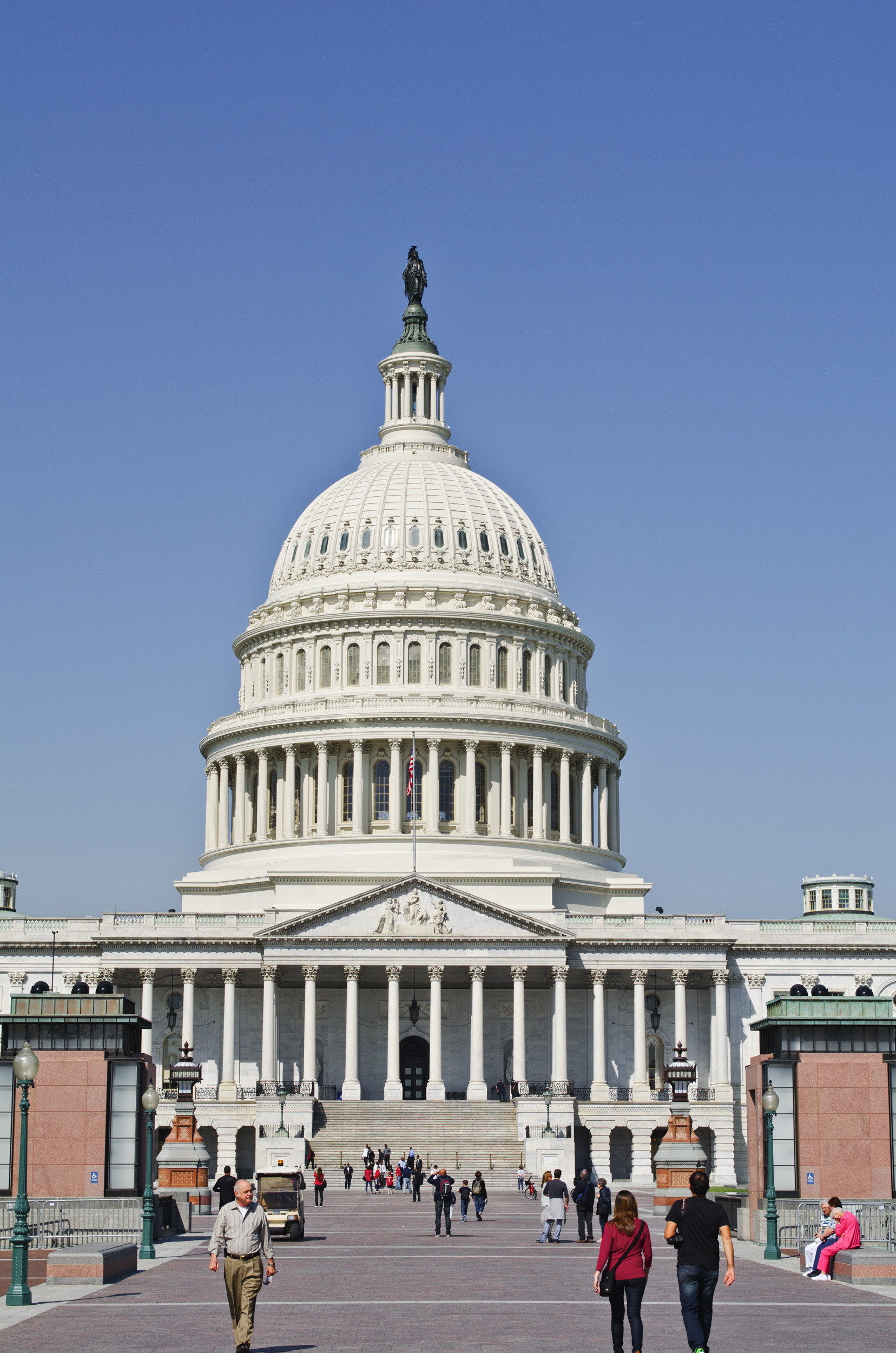 Looking W at dome 02 United States Capitol 2013 04 27