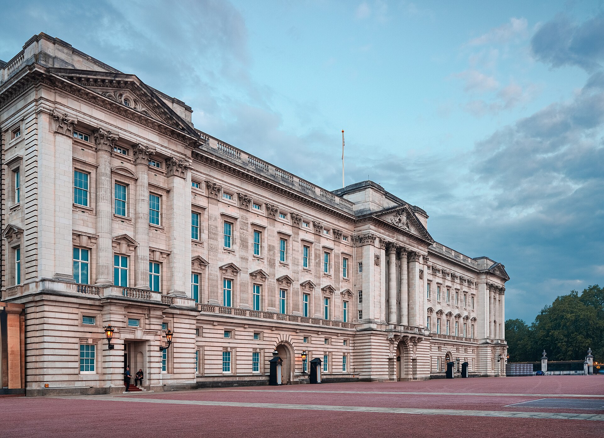 Buckingham Palace London Morning 2020 04