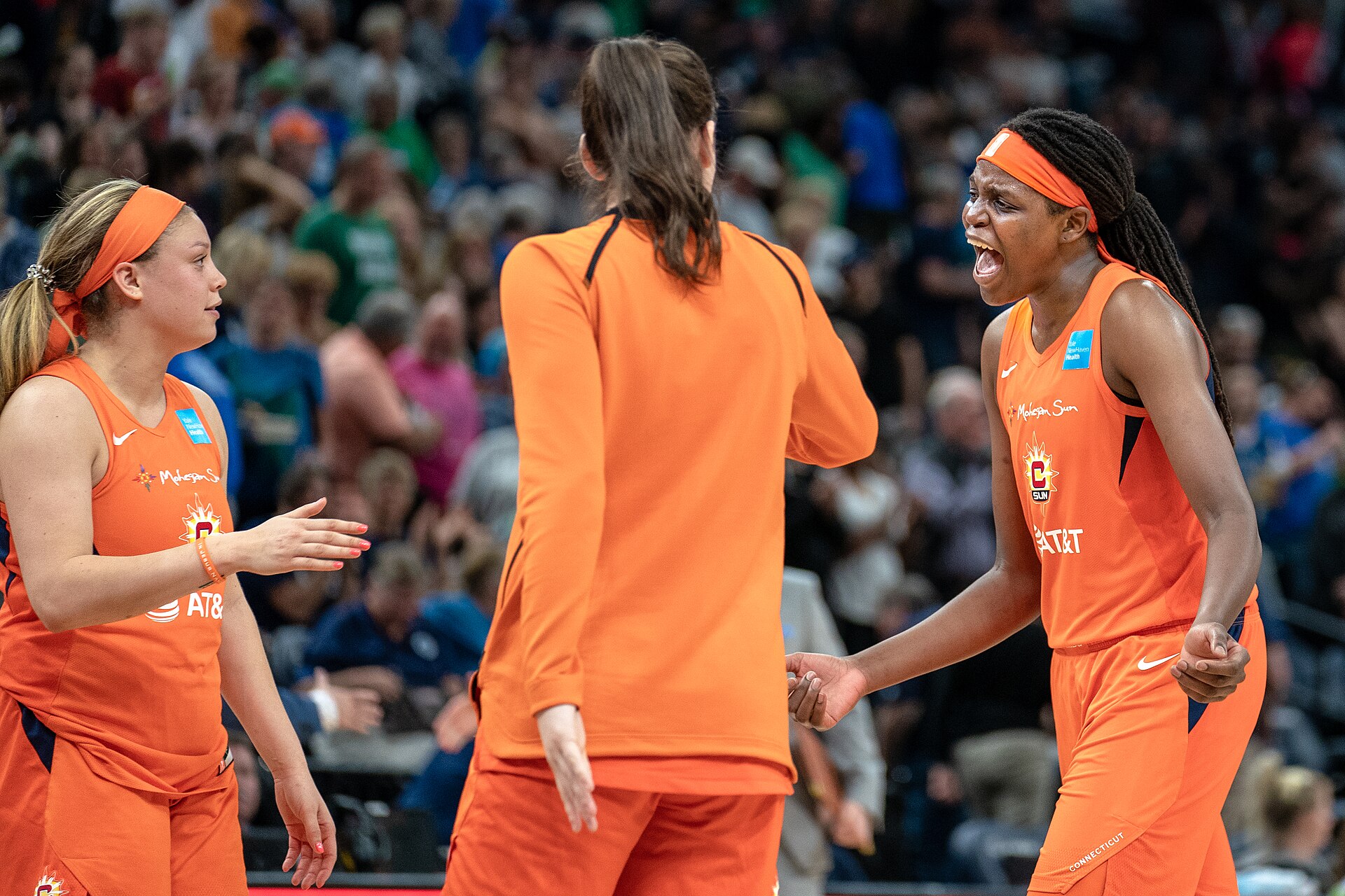Jonquel Jones celebrates a win against the Lynx with teammates (48066479451)