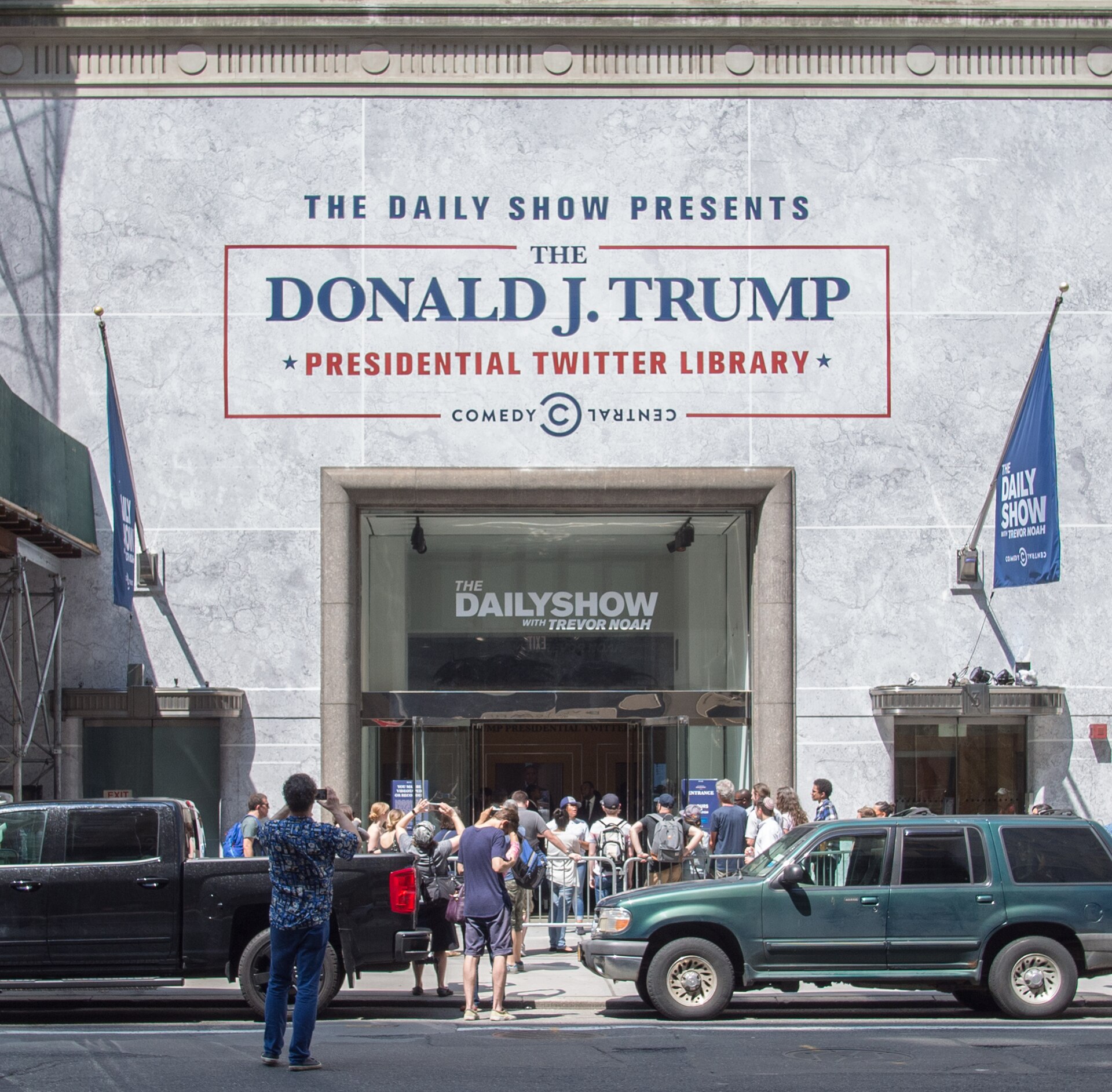 Donald J. Trump Presidential Twitter Library (81262)