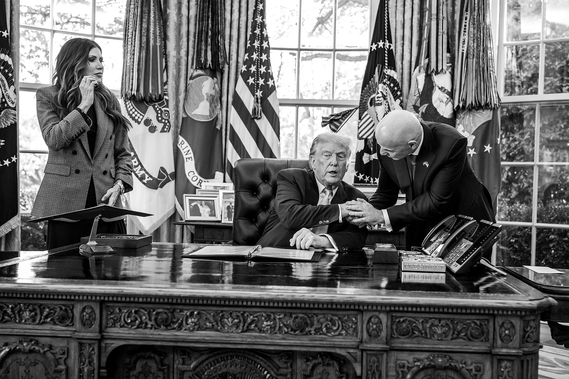P20251117JB 0068 President Donald Trump speaks with members of the White House Task Force on the 2026 FIFA World Cup