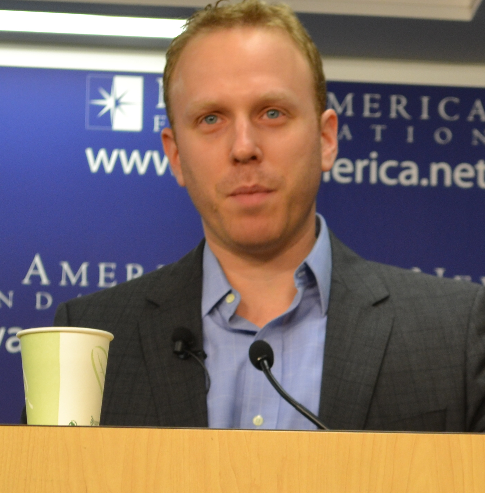Max Blumenthal (11222505125) (cropped)