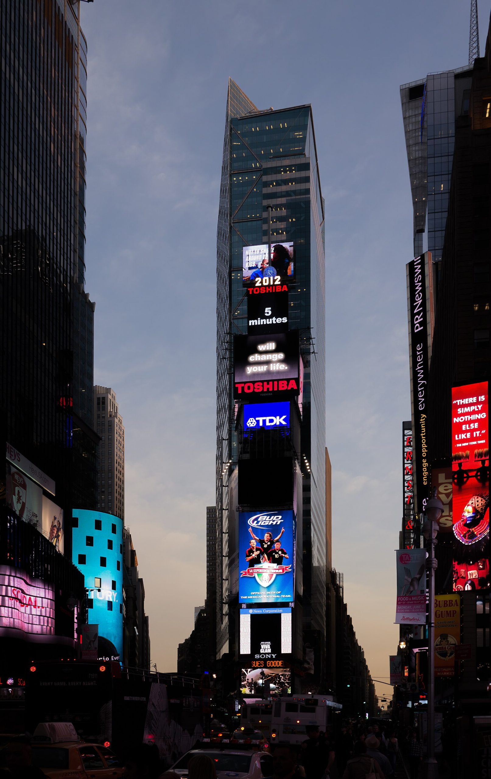 Times Square nachts 20120518 RM 015143