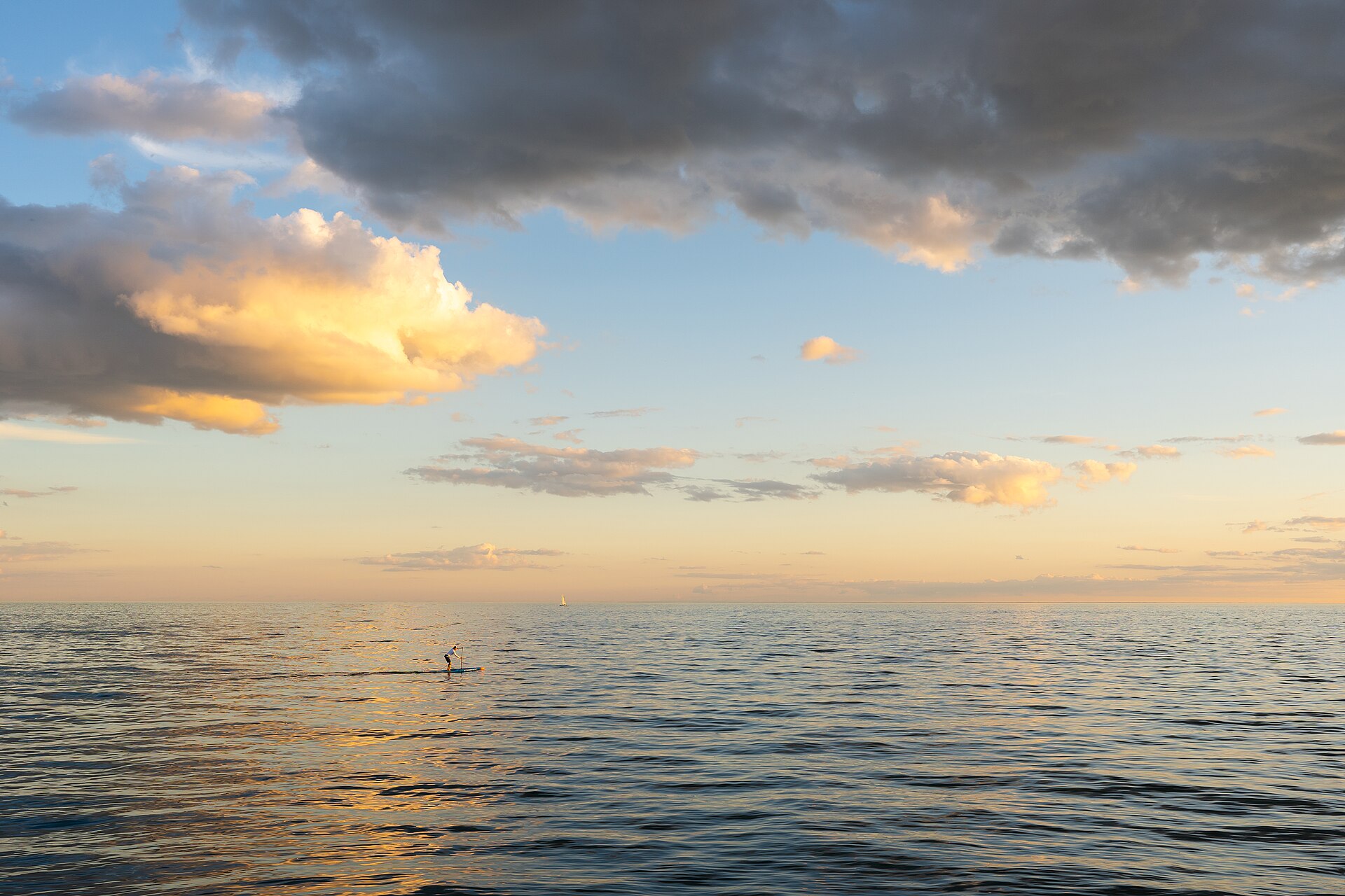Lone SUP paddler on Lake Ontario