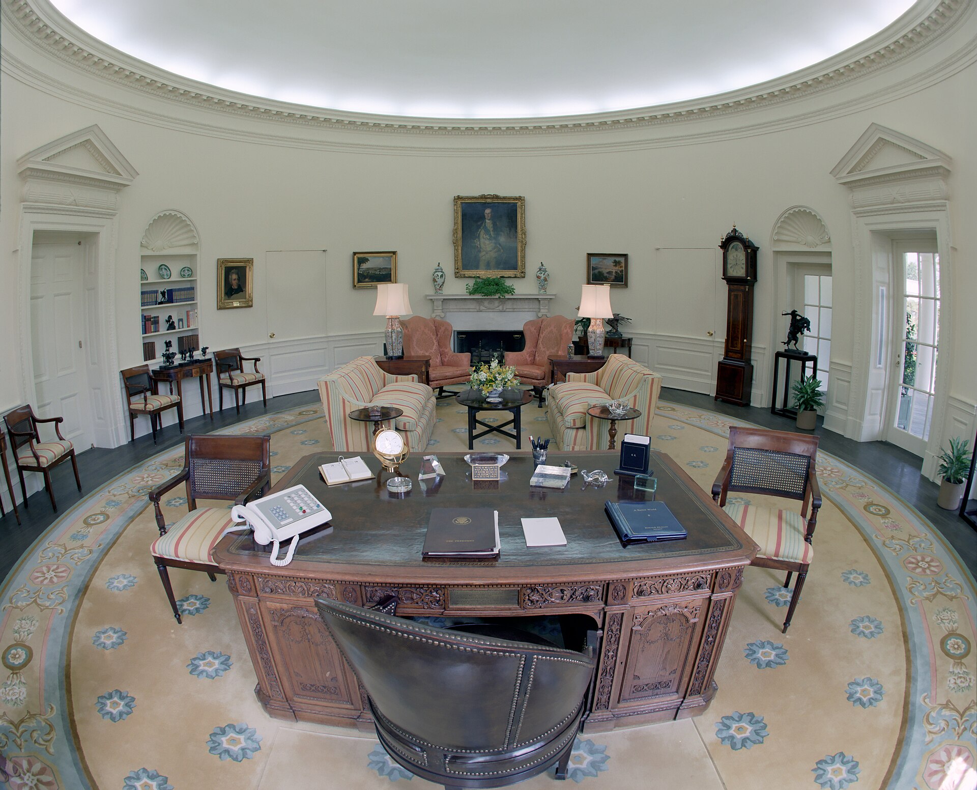 Empty Oval Office in The White House DPLA a210b70429be57def74b3c6c603b6d89